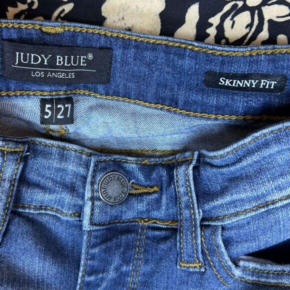 Judy Blue Jeans Wm's 5/27 Blue Denim Skinny Fit Distressed/Destructed Finish - Picture 4 of 12